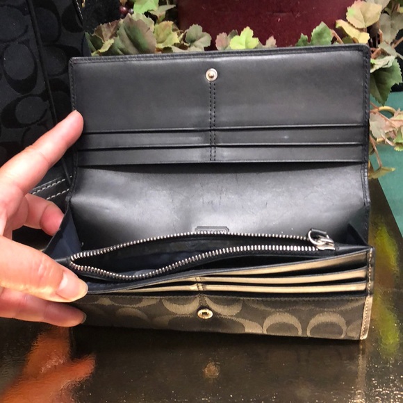 Coach handbag and wallet - Picture 4 of 7